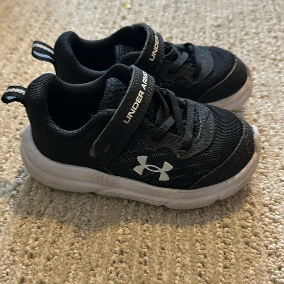 Under Armour shoes size 7 toddlerr - Picture 2 of 5